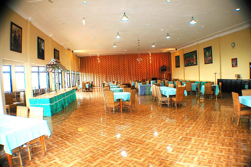 Foresta Inn Family Resort Prigen Exterior photo